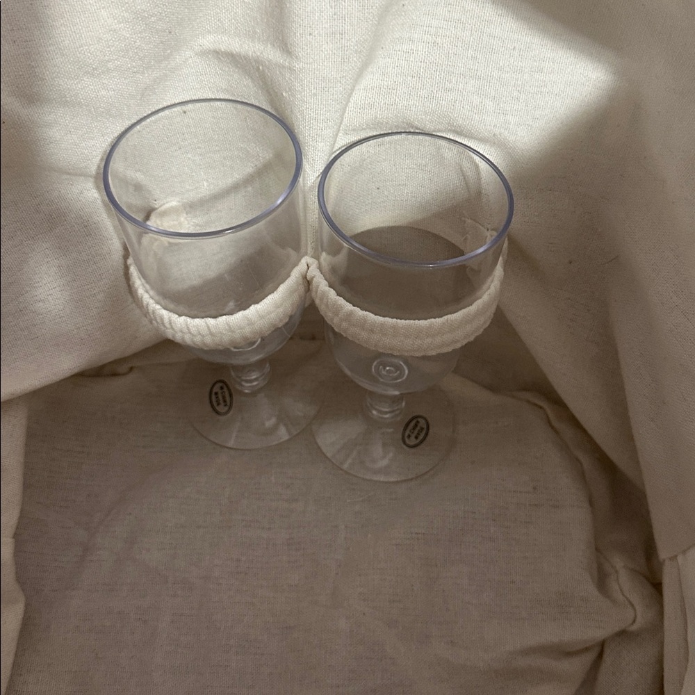 Picnic time wicker basket with utensils and glasses - Picture 7 of 7